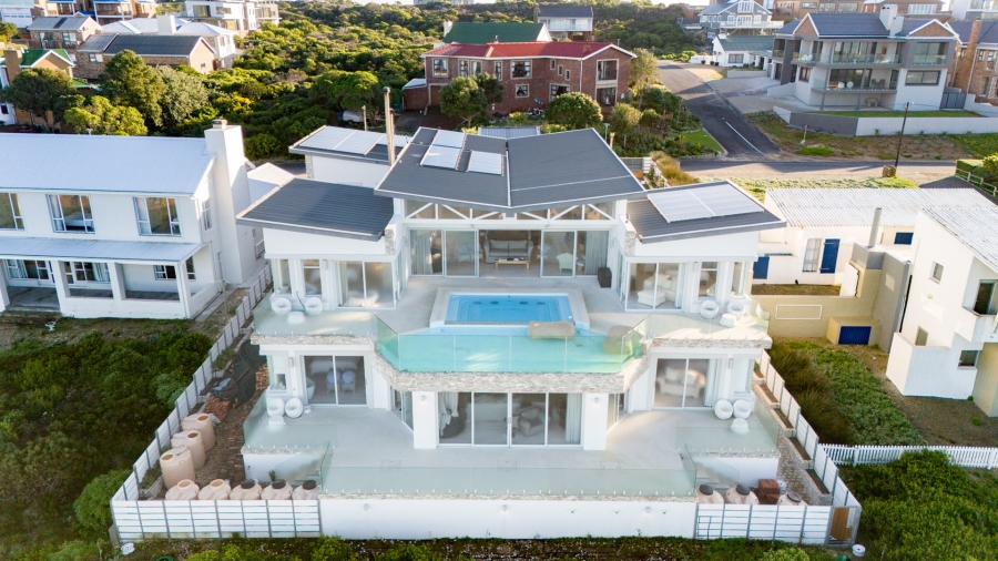 6 Bedroom Property for Sale in Struisbaai Western Cape